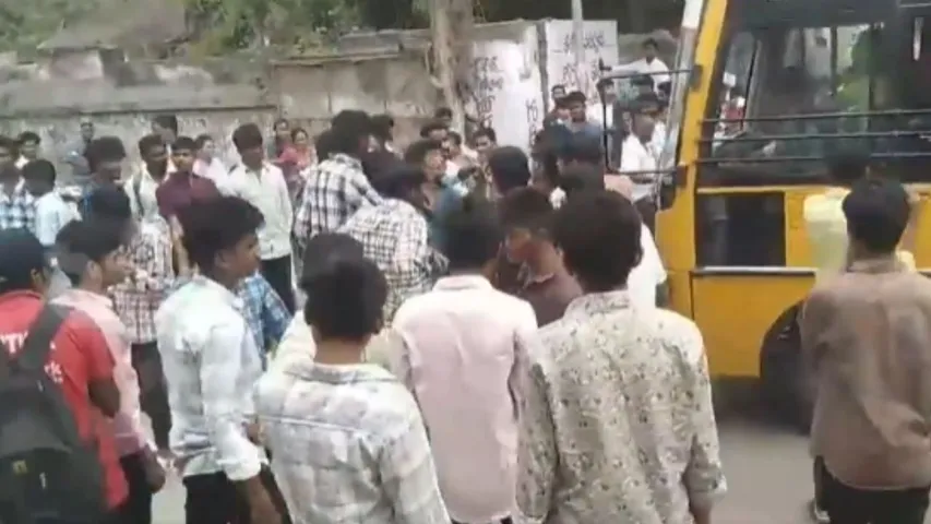 Vuyyuru College Students Gang War Between Students in Krishna District (1)