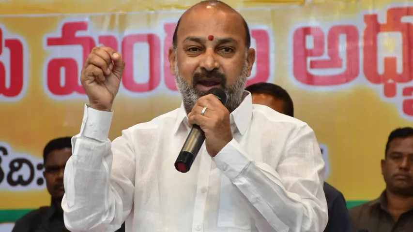 Bandi Sanjay Vs KCR
