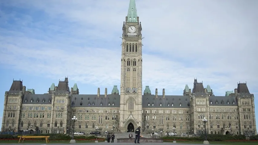 Canada parliament briefly put on lockdown