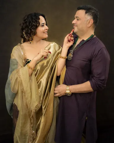 anasuya photo shoot with husband viral
