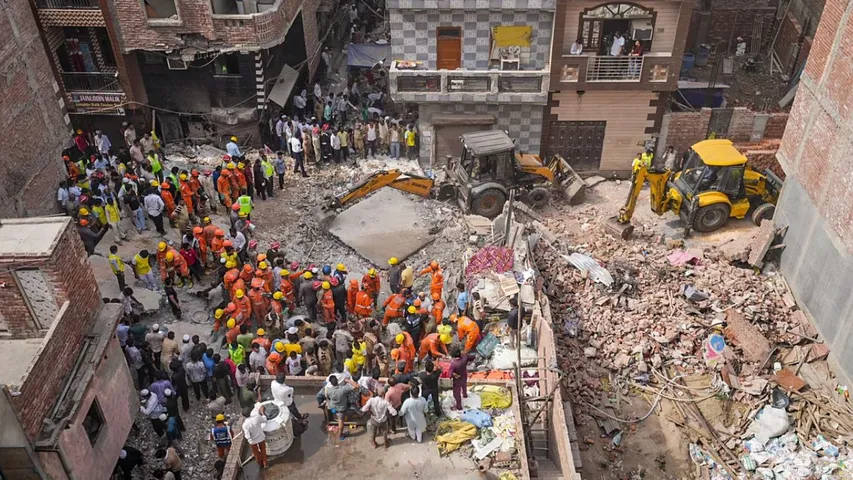 delhi building collapses in mustafabad