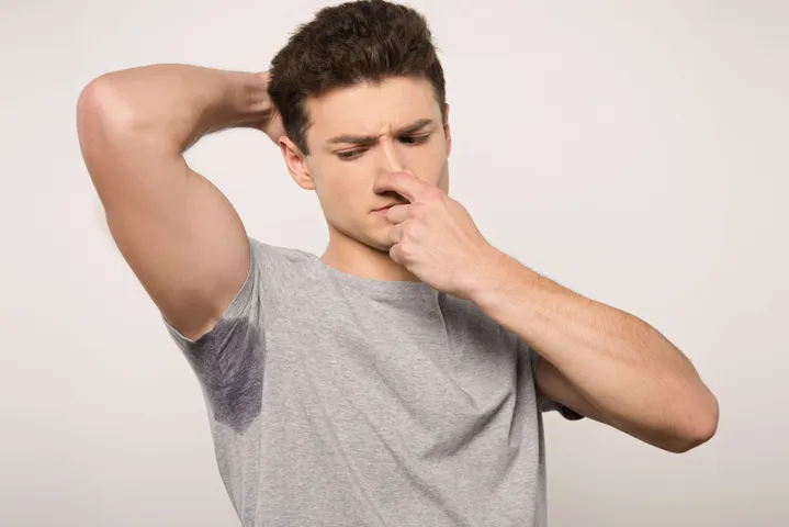 smell sweaty