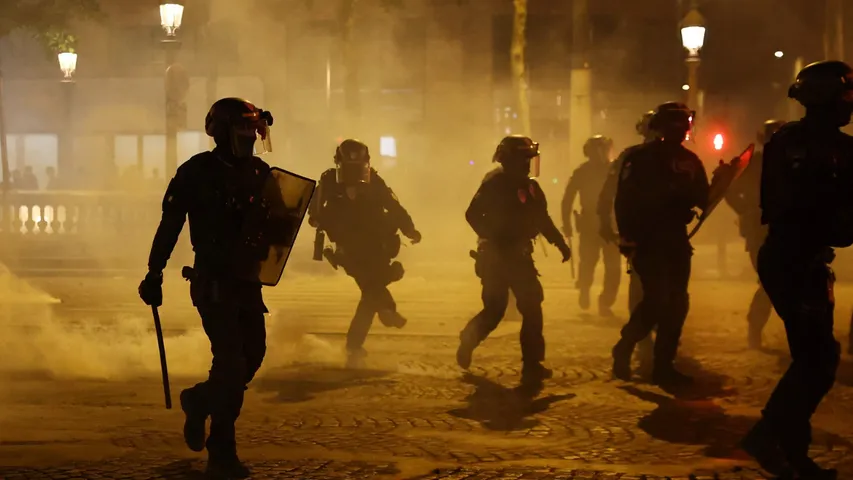 2 dead, officer in coma, and over 500 arrested after PSG win causes clashes in France