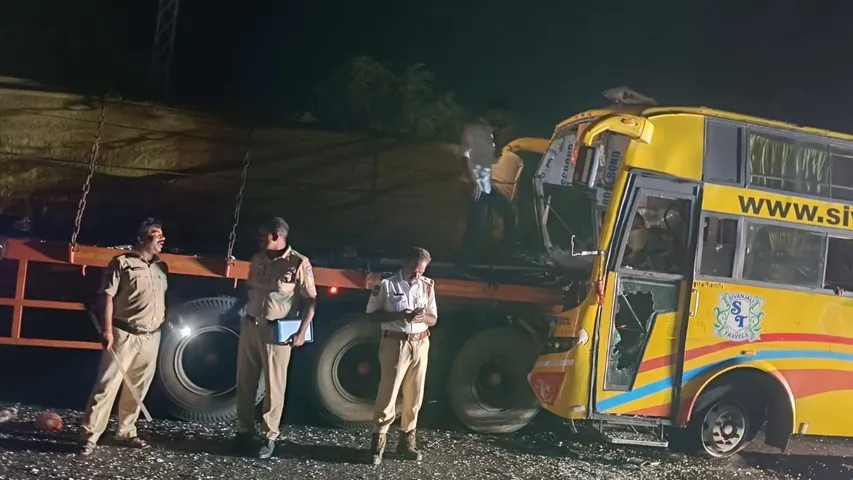 travel bus road accident