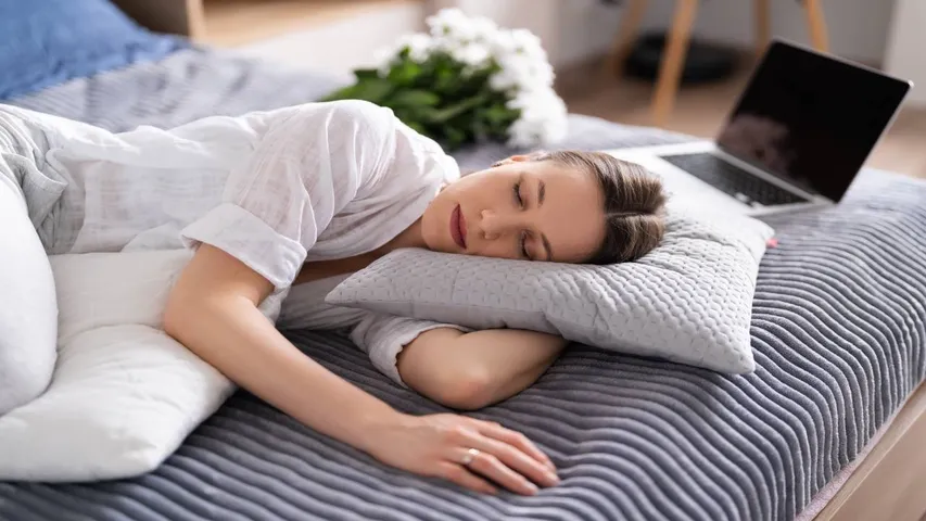 Sleeping with a pillow