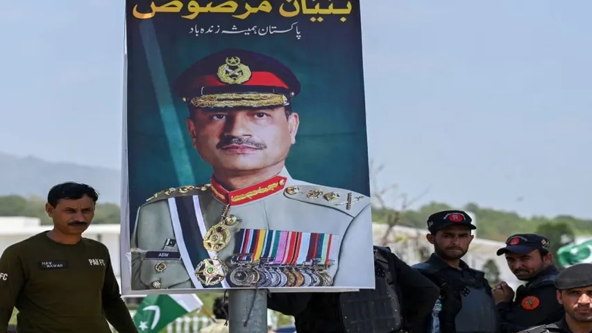 Asim Munir preparing to dethrone Pakistan President Asif Ali Zardari, Sources