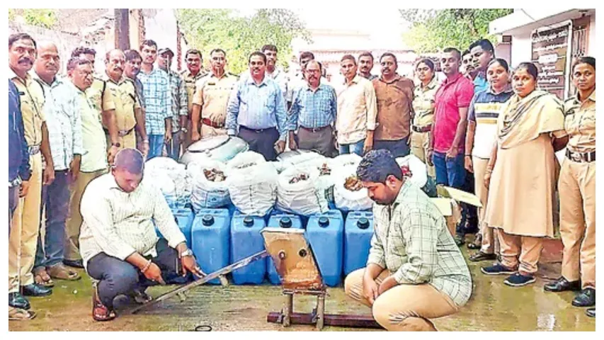 A gang of adulterated liquor makers has been arrested.