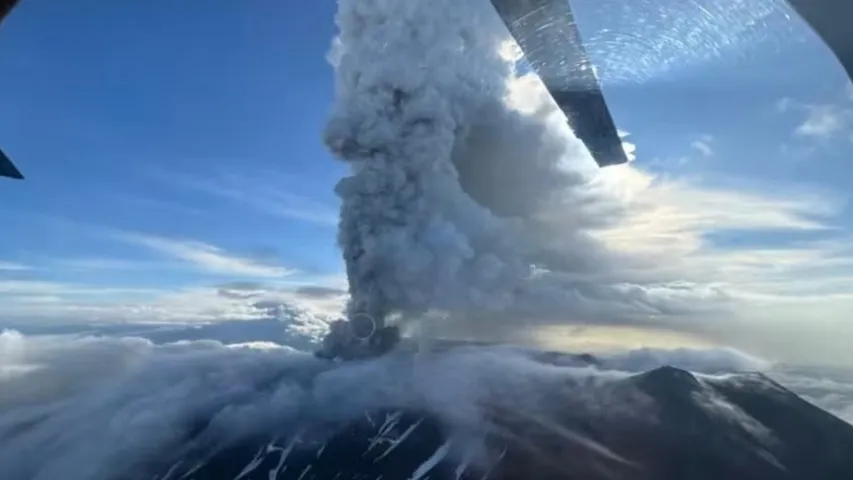 Tsunami possible in Russia's Kamchatka after 7 magnitude earthquake, volcanic eruption