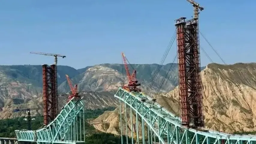 Bridge collapses in china