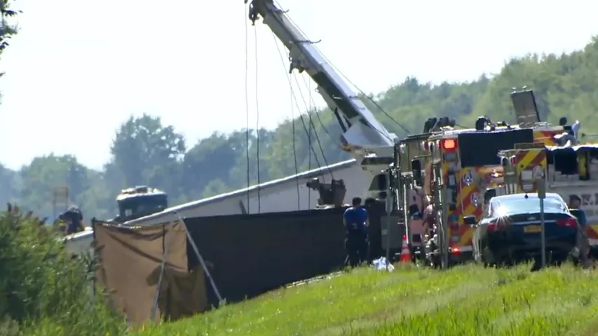 At least 5 people killed after tour bus traveling back from Niagara Falls crashes