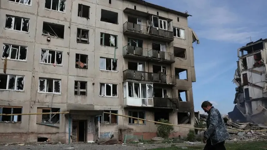 Ukraine faces new test as Russia steps up its drive to seize Donetsk’s fortress belt