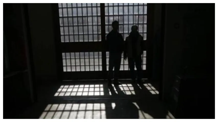 Dasara 2025: Dussehra celebrations in jail.. Two prisoners jump