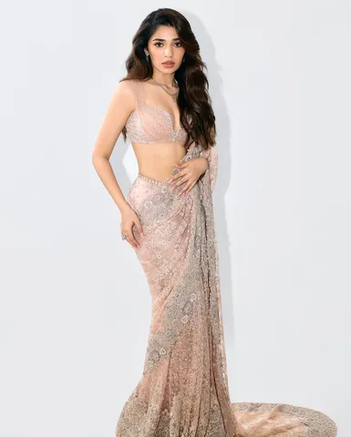 krithi shetty seven pic