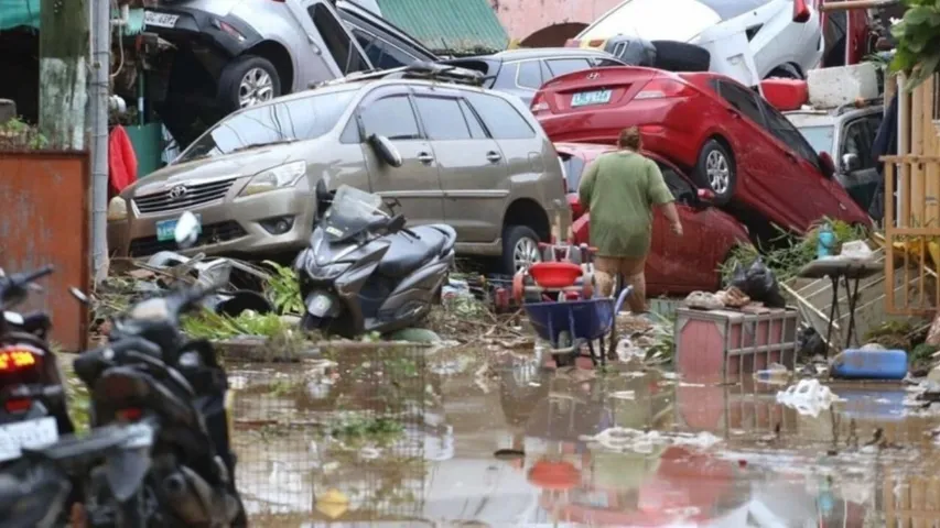 Typhoon Kalmaegi Kills 90 in Philippines