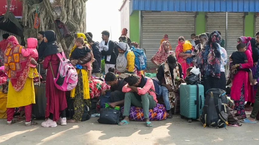 SIR sparks reverse migration of 'illegal Bangladehis' from west bengal