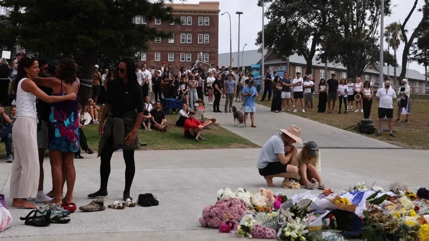 Father and son behind Bondi Jewish festival shooting that killed 15 in Australia