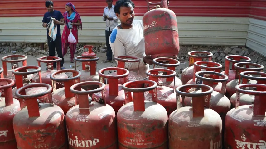 Gas Cylinder Goes Up 111 rupees In New Year Shocker