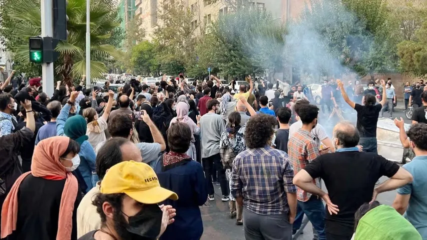 Iran protesters try to break into government building as unrest continues