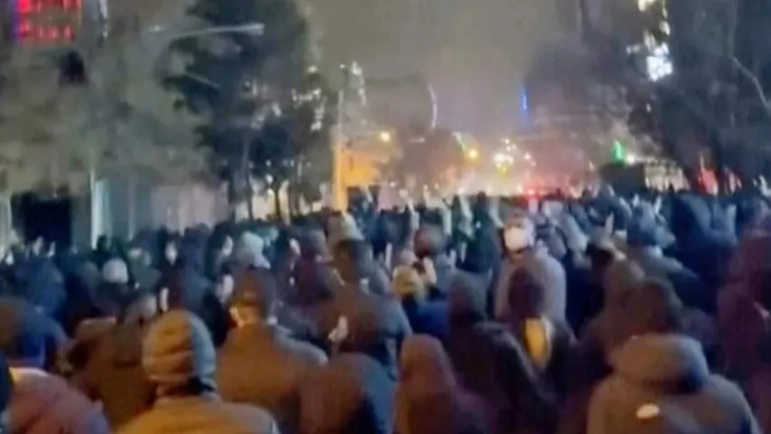 Iran draws tens of thousands of pro-government demonstrators to the streets