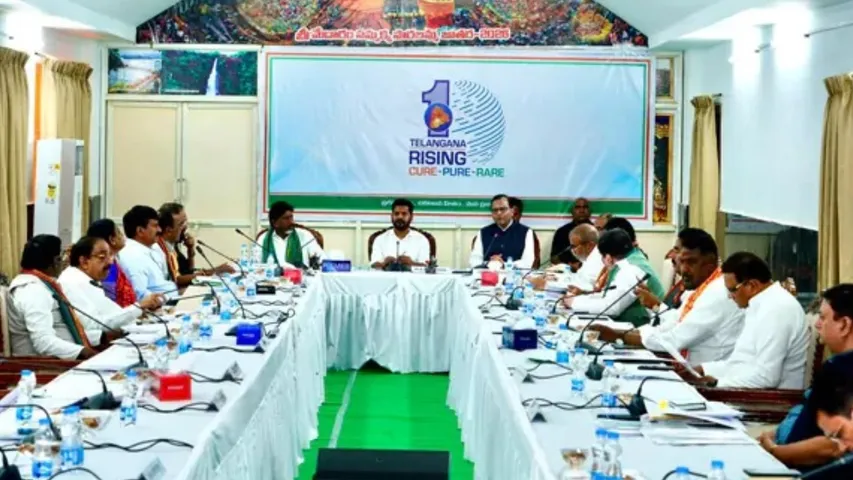 Telangana Cabinet in Medaram