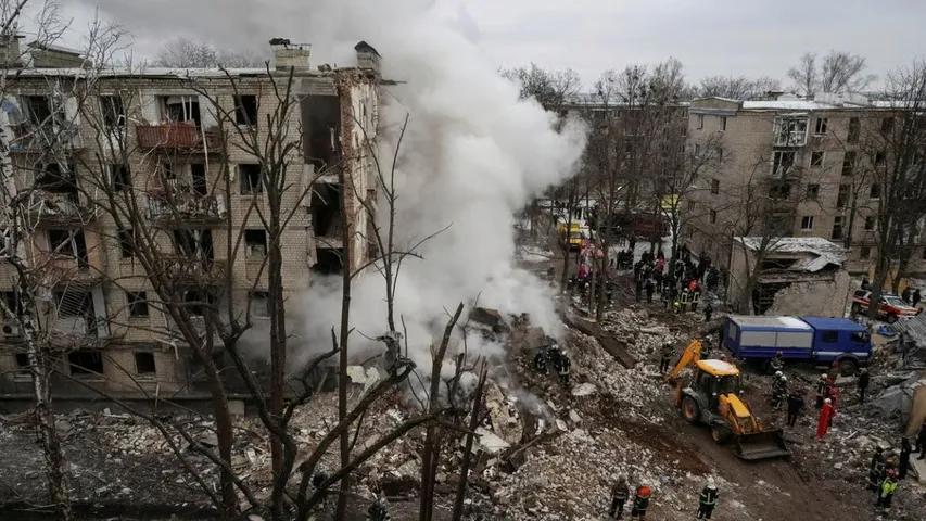 Russia renews attacks on frozen Ukrainian cities