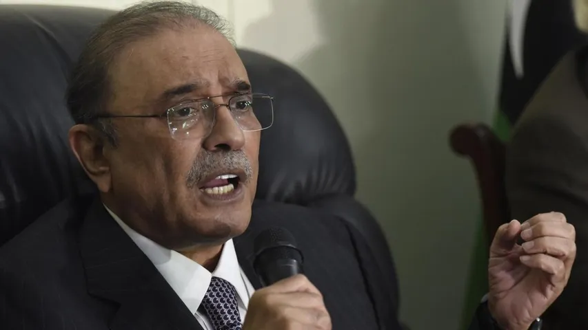 Pakistan President Zardari claims India preparing for another war