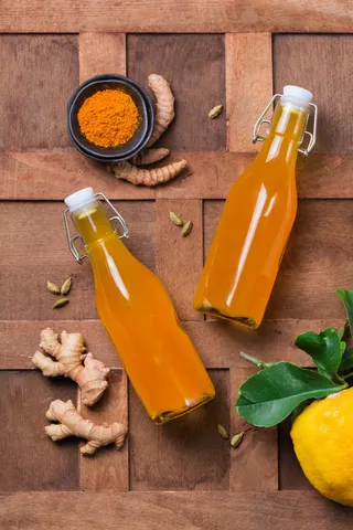 turmeric-ginger-drink-immune-booster-anti-inflam-2023-11-27-05-23-11-utc (1)