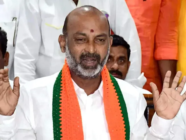 Bandi Sanjay: 22న సెలవు ఇవ్వండి.. రేవంత్ సర్కార్ కు బండి సంజయ్ రిక్వెస్ట్!