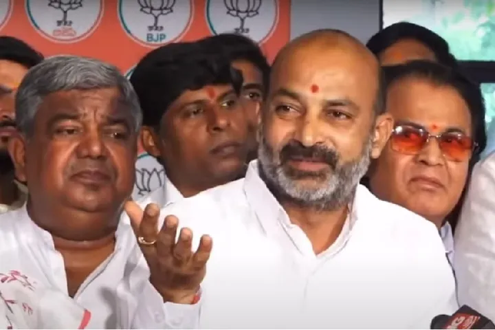 బీఆర్ఎస్ చేసిన అభివృద్ది ఏంటో చెప్పాలి: బండి సంజయ్