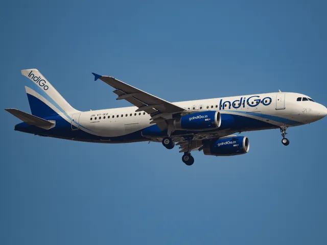 Indigo Flight : ప్రయాణికులకు చుక్కలు చూపించిన ఇండిగో ఫ్లైట్.. 2 నిమిషాల ఫ్యూయల్ ఉందనగా ల్యాండింగ్