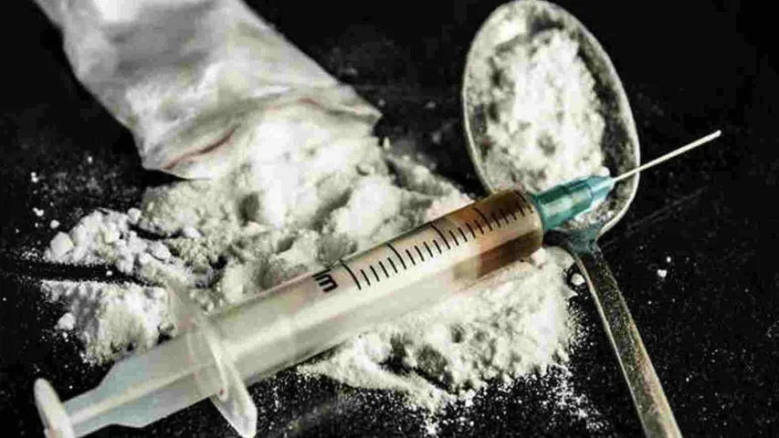 హైదరాబాద్‌లో మాదక ద్రవ్యాలపై పోలీసుల దాడులు