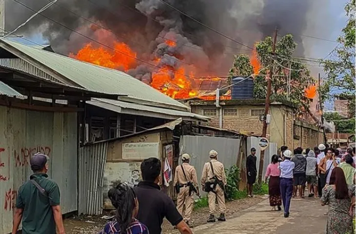 అగ్నికి పూర్తిగా ఆహుతైన మంత్రి ఇళ్లు