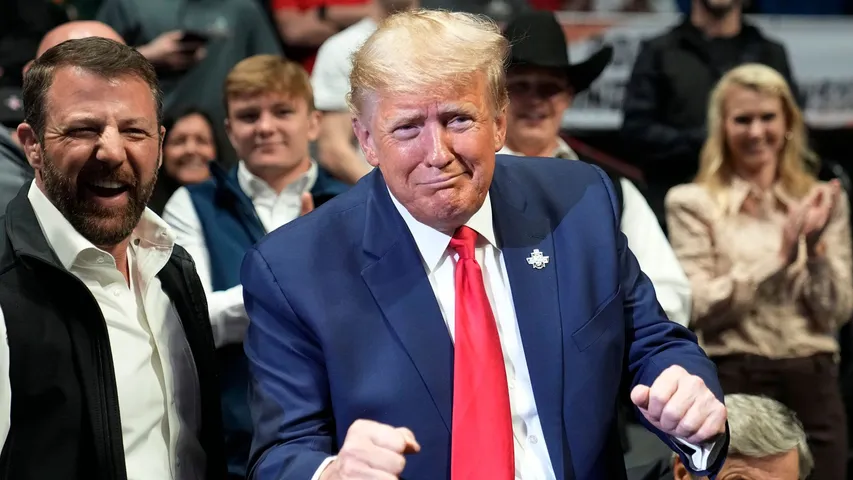 రెస్టారెంట్ బిల్లు కట్టకుండా వెళ్ళిపోయిన ట్రంప్