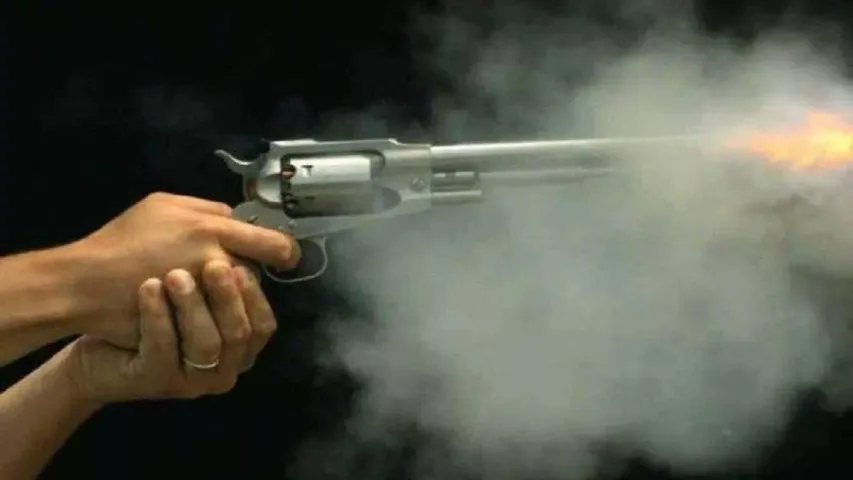 మణిపూర్‎లో చల్లారని హింస, నిరసనకారులు, ఆర్మీ మధ్య కాల్పులు..!!