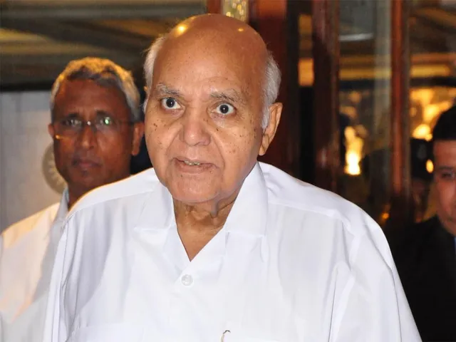 రామోజీరావుకి బిగ్‌ షాక్‌... కోట్లు విలువైన చరాస్తులను జప్తు చేసిన సీఐడీ!