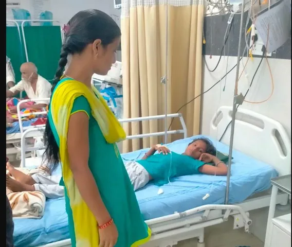 క్లాస్‌రూంలోకి వచ్చింది.. పాపను కాటేసింది