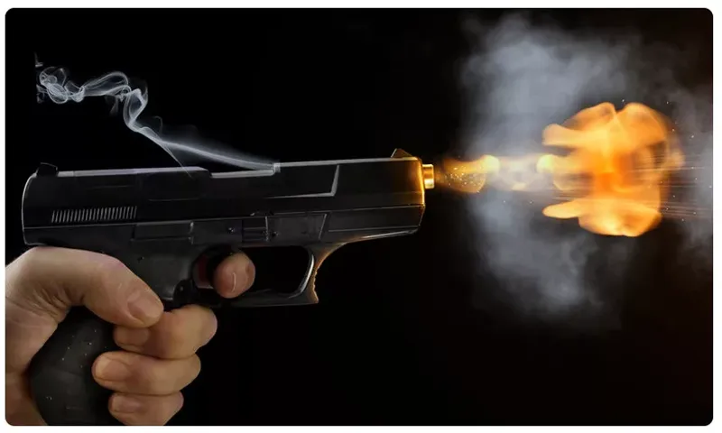 శామీర్‌పేటలో కాల్పులు కలకలం.. కారణం వివాహేతర సంబంధమేనా..?