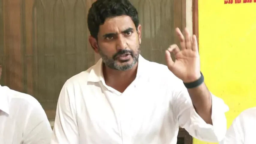 రాజ్‌భవన్‌లో గవర్నర్‌ను కలిసిన నారా లోకేష్‌.. గంజాయిపై ఫిర్యాదు