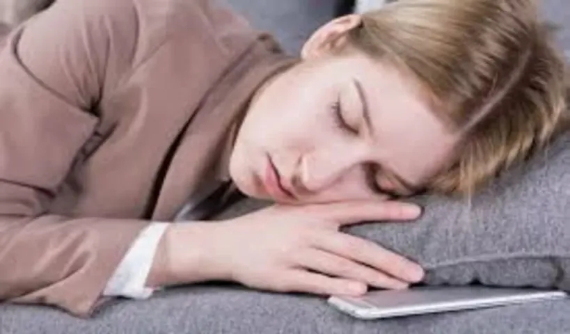 దిండు కింద మొబైల్ పెట్టుకుని పడుకుంటున్నారా? నరకానికి ఎంట్రెన్స్ దొరికినట్లే..!!