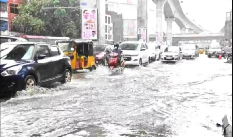 తెలంగాణలో దంచికొడుతున్న వాన..పొంగిపొర్లుతున్న వాగులు..!!