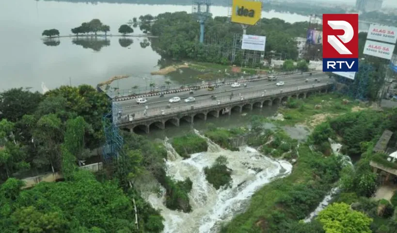Hussain Sagar Danger Bells: నగరాన్ని భయపెడుతున్న హుస్సేన్‌సాగర్‌