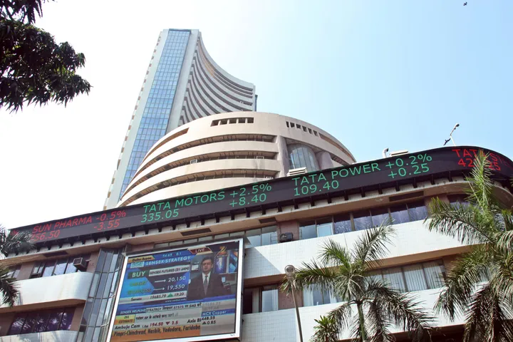Stock Markets : ఈరోజు నుంచి టీ+0 సెటిల్ మెంట్.. లాభాల్లో కొనసాగుతున్న దేశీ మార్కెట్లు