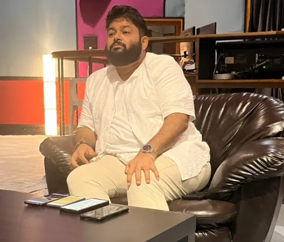 బ్రో, గుంటూరు కారం చిత్రాలపై అదిరిపోయే అప్‌డేట్స్‌ ఇచ్చిన ఎస్. థమన్‌