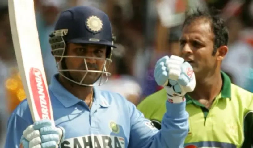 సెహ్వాగ్‌ను ఔట్ చేయడంపై పాక్ బౌలర్ వెటకారం.. ఇచ్చిపడేస్తున్న భారత్ అభిమానులు