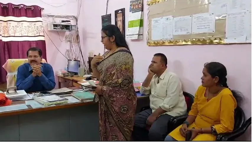 Anantapur: విద్యార్థినుల్ని వేధించిన టైబ్రేరియన్‌కు దేహశుద్ధి