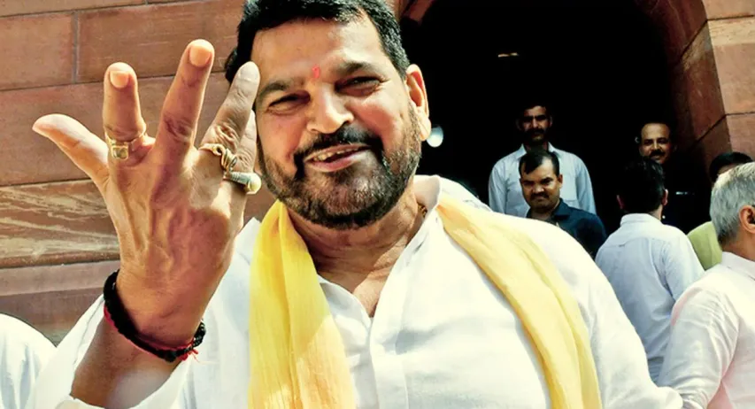 లైంగిక ఉద్దేశం లేకుండా మహిళను కౌగిలించుకోవడం... బ్రిజ్ భూషణ్ తరఫు న్యాయవాది కీలక వ్యాఖ్యలు...!