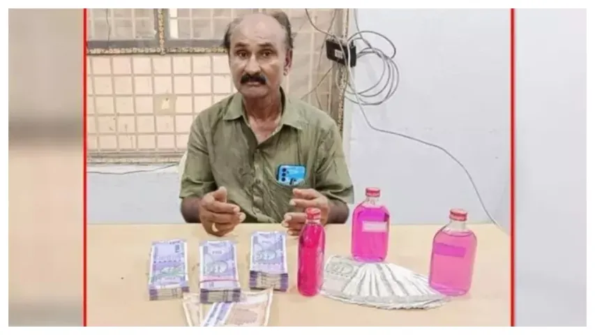 VRO caught by ACB Officials: రైతుల వద్ద లంచం తీసుకుంటూ పట్టుబడ్డ వీఆర్వో