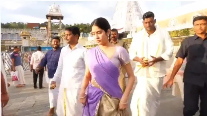 Janhvi Kapoor: తిరుమల శ్రీవారిని దర్శించుకున్న జాన్వీ కపూర్