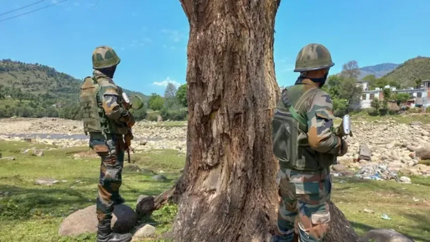 Pulwama Encounter: పుల్వామాలో ఇద్దరు ఉగ్రవాదులను మట్టుబెట్టిన భద్రతాదళాలు..!!