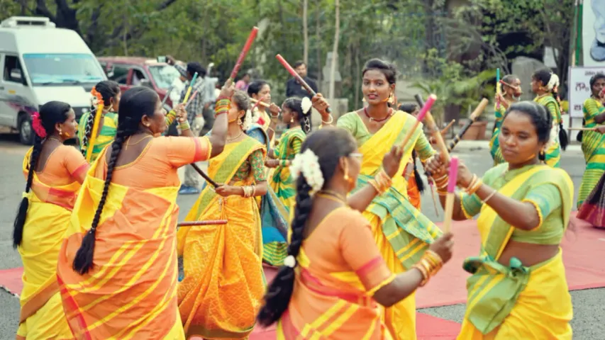 తెలంగాణ సాంస్కృతిక సారథి కళాకారులకు వేతనాలు పెంపు